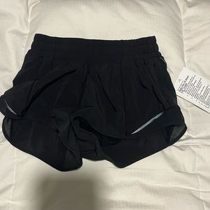 Black Lululemon Hotty Hot LR Short 2.5” *Lined